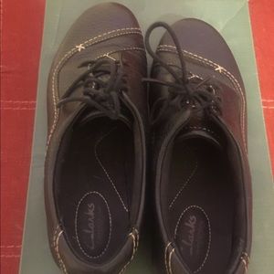 Gently worn Clarks memory foam loafers 😁